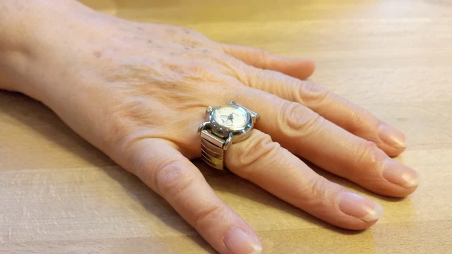 QUARTZ UHR FINGER-RING-UHR 