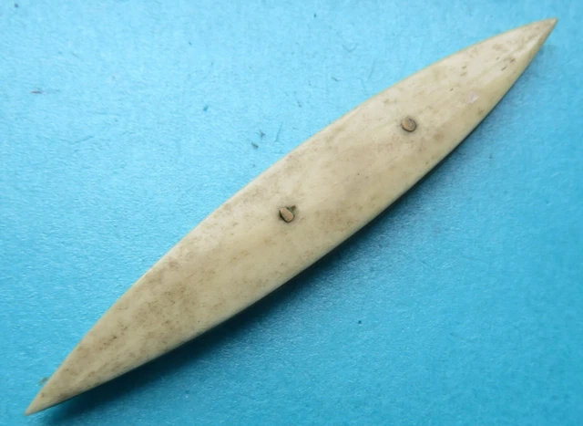 Antique  3&1/2 Inch Long Tatting Shuttle.