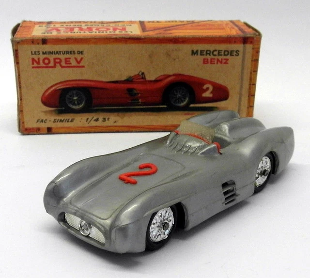 NOREV MERCEDES BENZ COMPETITION VERTE modèle No / 12. N° 1 1/43 EUR 4,50 - FR