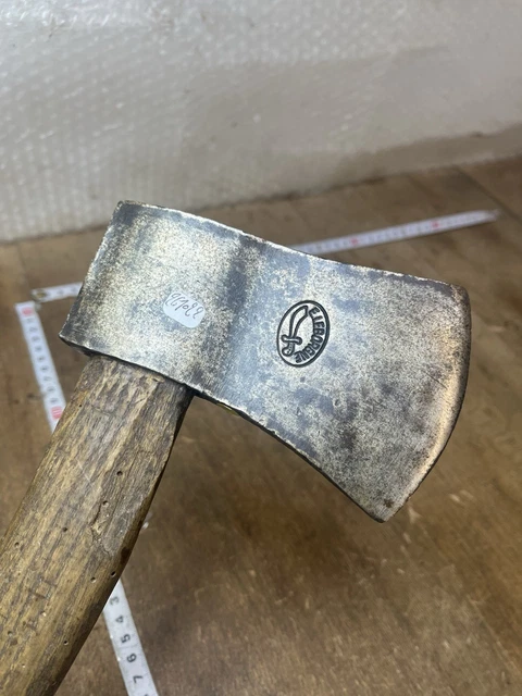 Hache Ancienne Forgée à La Main - Tête En Fer Rustique Vintage, Outil De Coupe Ou Collection