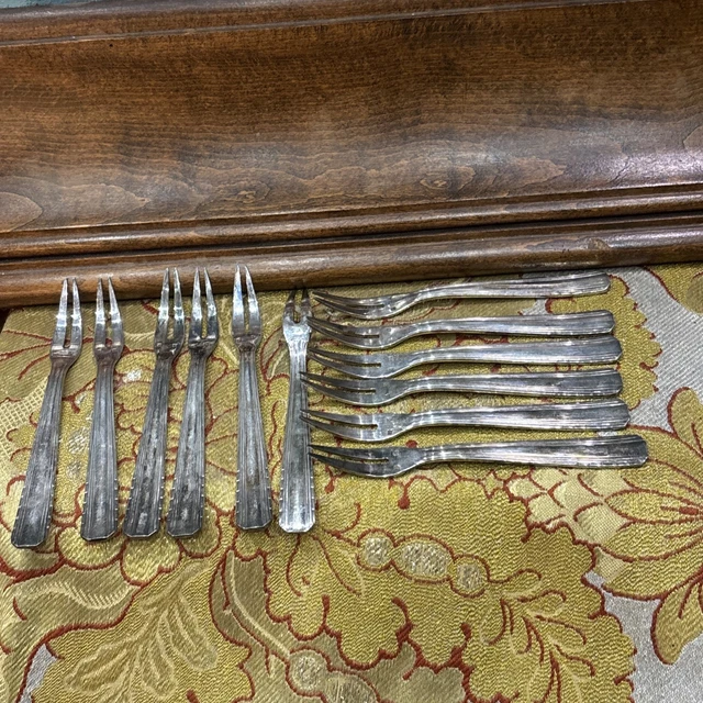 12 grandes cuillères et fourchettes art deco métal argenté Apollo