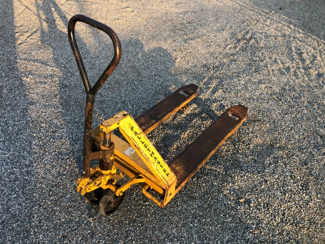 Winn Pallet Jack PalletMaster 27"x48" 5500 Lbs Capacity