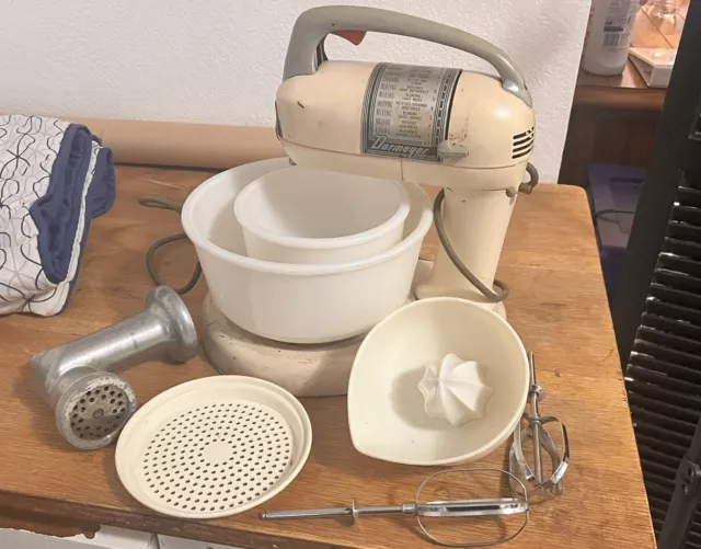 Vintage Faberware Stand Alone Mixer Model D2800 
