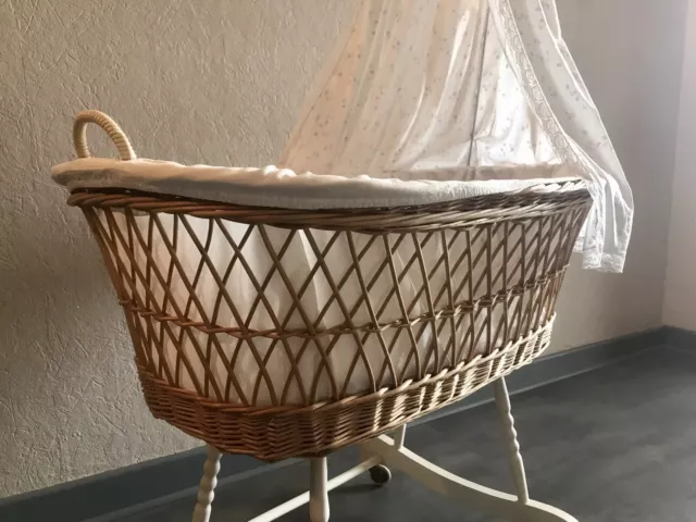 Berceau lit pour bébé. Voilage avec dentelle et matelas d’origine. Année 1960. 2