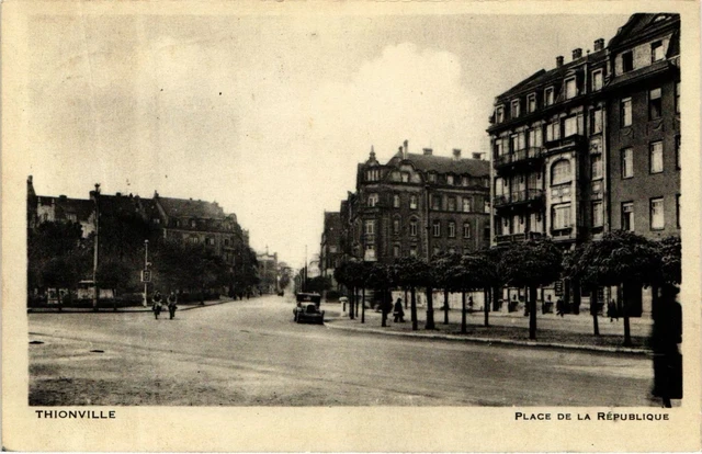 CPA Moselle THIONVILLE Place de la République (984543)