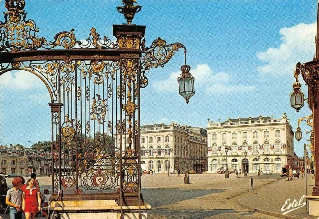 NANCY  - Place Stanislas - Grilles de Jean Lamour - le Théâtre - le Grand Hôtel