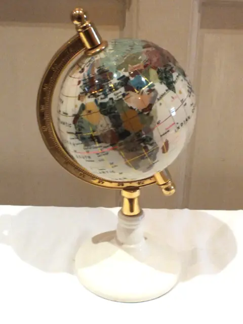 World Globe Vintage Rotating Atlas Home Decor  Ornament White & multicolour