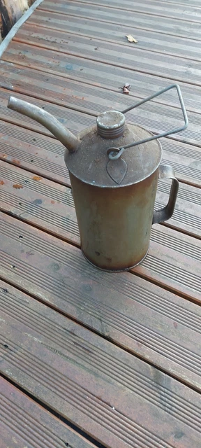 Alte Oelkanne 3 Liter Höhe 36 cm- Durchmesser 14 cm mit toller Patina Tankstelle