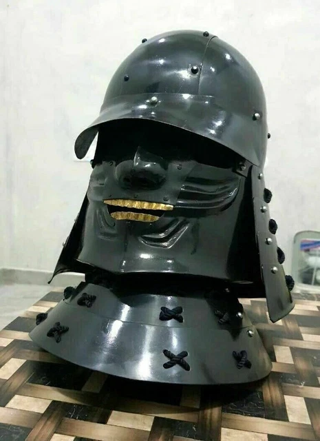 Masque oni japonais avec casque de samouraï en vecteur isolé de style
