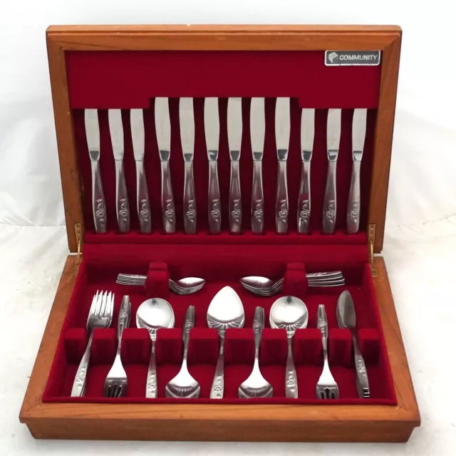 LASTING ROSE Design ONEIDA COMMUNITY Stainless Steel 62 Piece Canteen of Cutlery