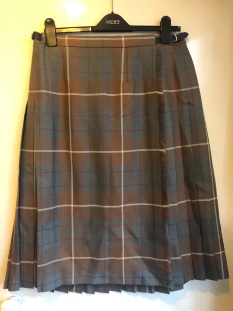Moffat Woollens Kilt Skirt 14/16 32 Inch waist brown red green tartan check wool