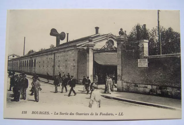 CPA 18 carte postale Bourges usine ouvriers fonderie blouse postcard 118