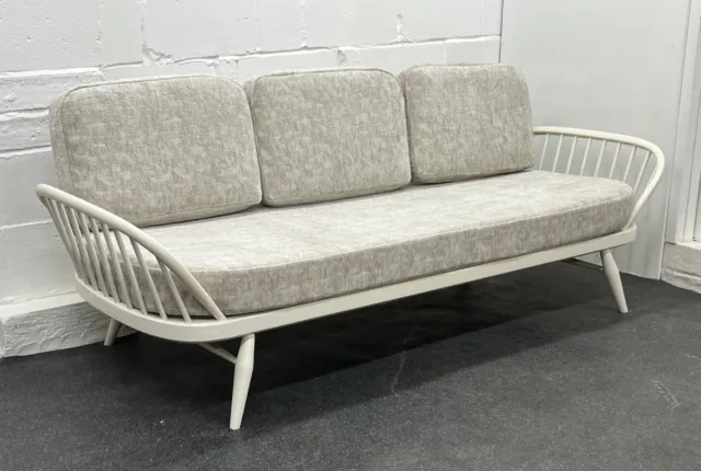 Vintage Ercol Studio Couch Daybed Sofa Midcentury (delivery available)