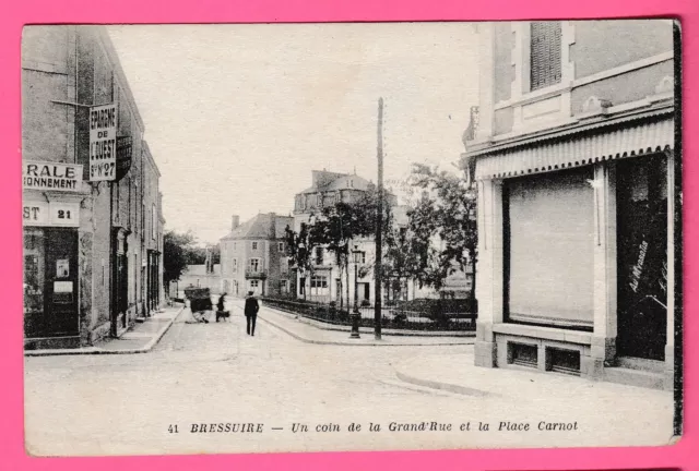 79 - BRESSUIRE - Un coin de la Grand'Rue et la Place Carnot