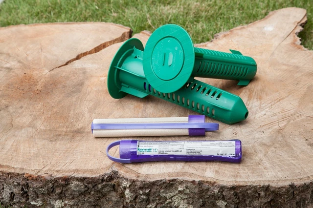 (20) SubterraneanTermite In-ground Bait Stations includes Bait Sticks