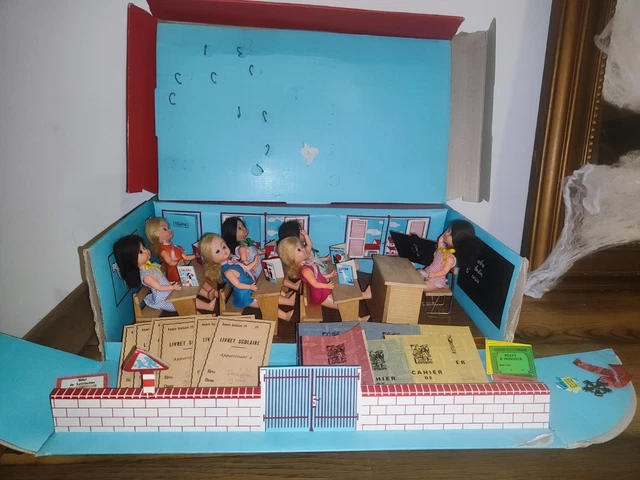 Jouet Ancien - Classe D'école Avec Enfants Et Maîtresse - Figurines Vintage - Occasion
