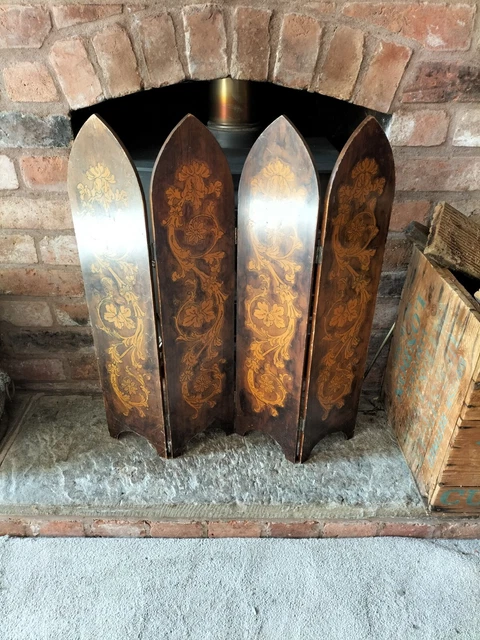 Pantalla plegable de madera y fuego vintage.