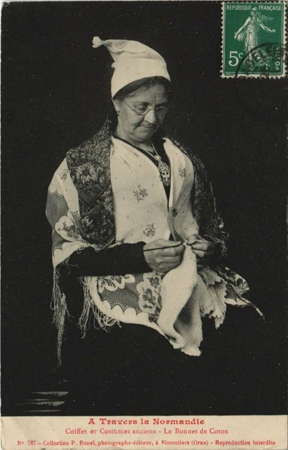 CPA La Normandie Coifes et Costumes Bonnet de COTON (151198)