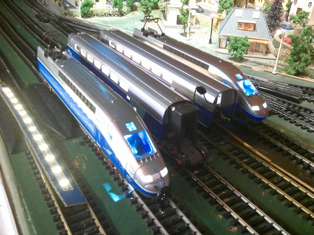 TRAIN ELECTRIQUE - TGV Ouigo avec éclairage réversible HO 1/87 N° 2 EUR 140,00 - PicClick FR
