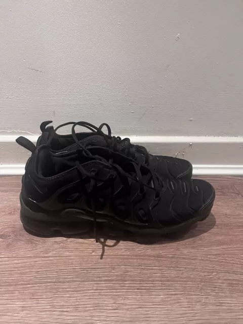Triple black on sale vapormax tns