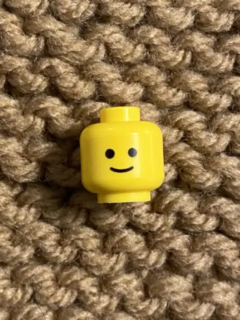 1 New Lego Classic Yellow Minifigure Head Standard with Black Eyes Smile