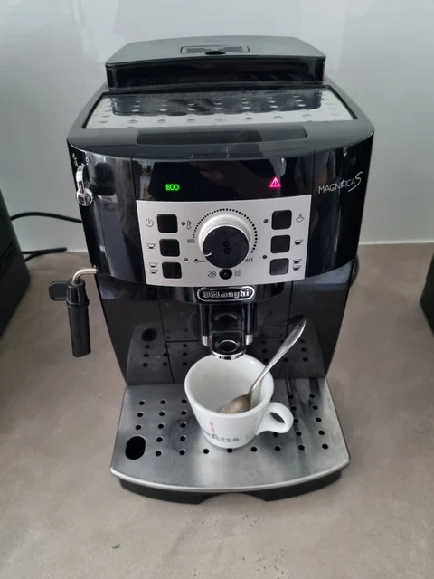 DELONGHI MAGNIFICA S ECAM 22.110.B Schwarz 2 Tassen Kaffeevollautomat