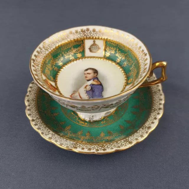 Tasse Et Sous-Tasse En Porcelaine à l'Effigie De Napolèon 1er Rehaussé De Dorure