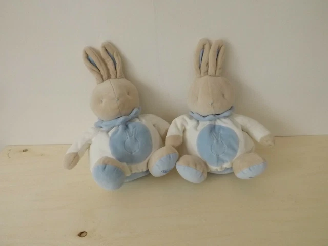 lot deux doudous lapin blanc bleu klorane