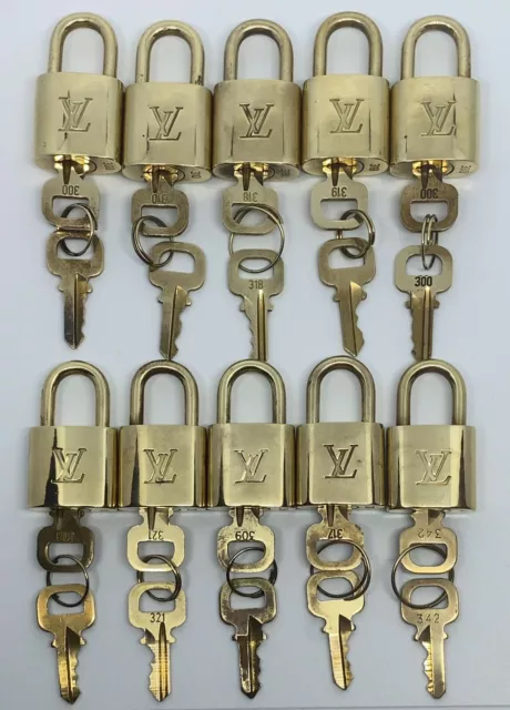 Louis Vuitton padlock with  Two keys    Auth AB1134