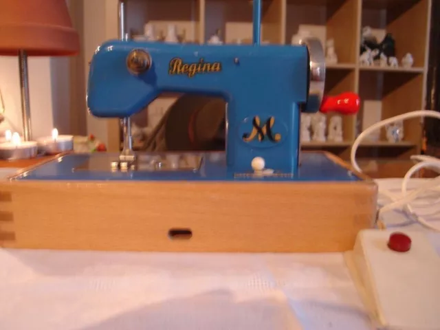 Regina, Kindernähmaschine, Made in US-Zone (um 1950), Museal