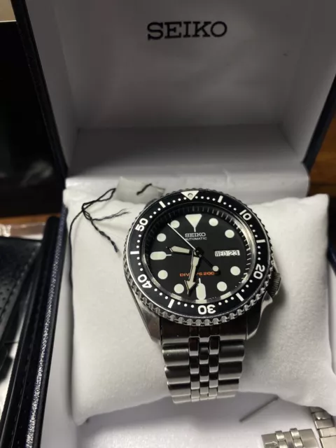 SEIKO SKX007K2 Men s Diver Watch With Extra Original Rubber
