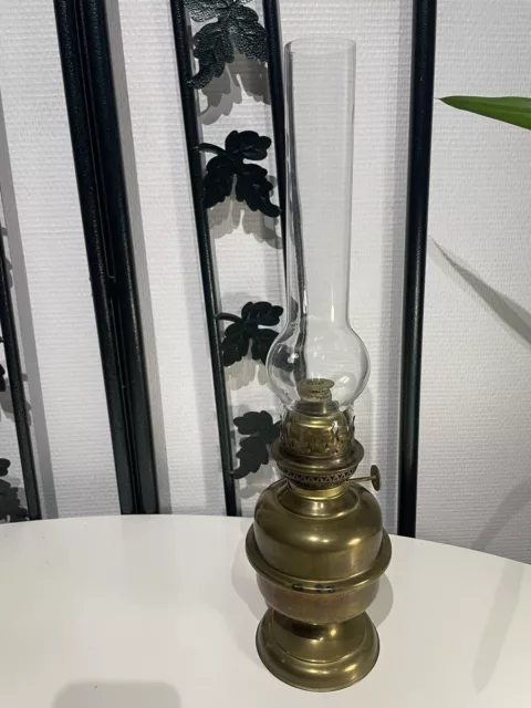 Magnifique Ancienne Lampe À Pétrole En Cuivre Avec Mèche Fonctionnelle Vintage