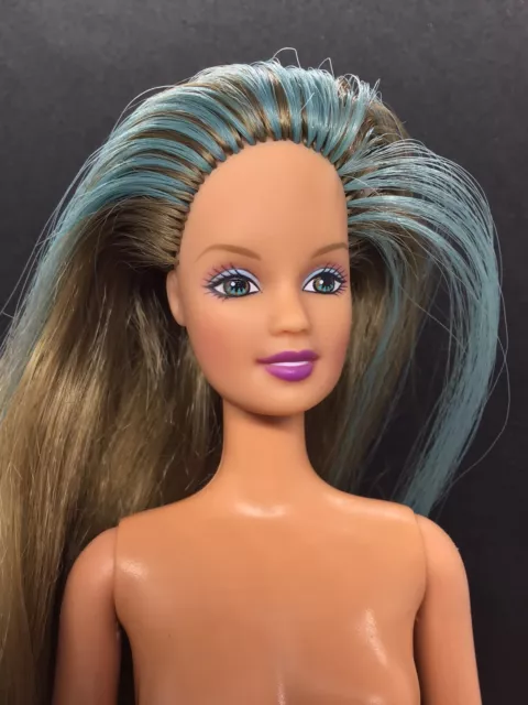 2001 Salon Surprise Barbie Teresa Doll Blue Brunette Color Change Hair 54649