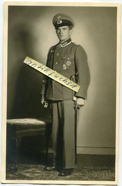 Portrait-Foto : Afrikakorps Soldat mit Säbel , Ek-1 und Pzk.Abz. im 2.WK