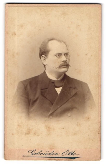 Fotografie Gebrüder Otto, Oranienburg, Berliner Str. 15, Herr in feinem Anzug m