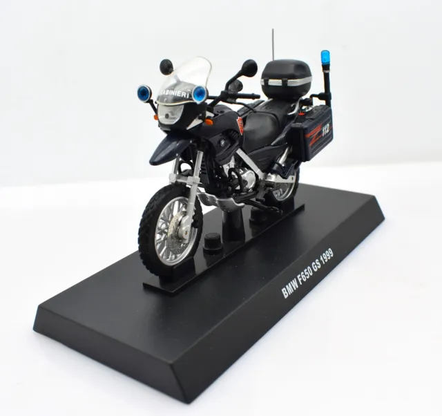 Model motorcycle Carabinieri collection Scale 1:24 BMW F650 GS vehicles diecast