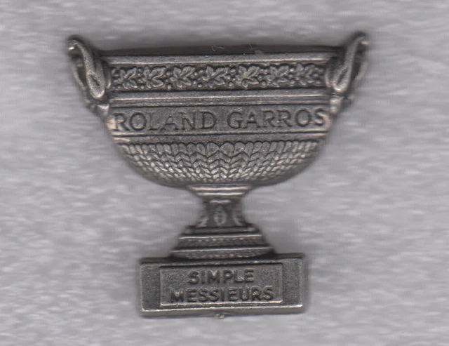 Pin's Roland Garros IPODEC - Jaune Et Doré - Arthus Bertrand Paris - Vintage - #5/8