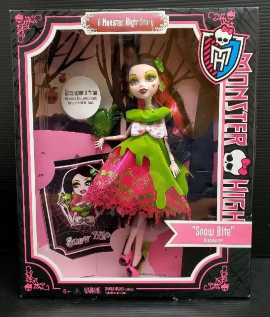 Monster High Scarily Ever After Draculaura Snow Bite Doll New