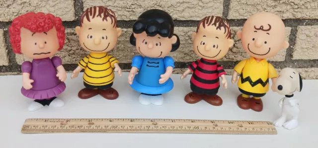 Peanuts Charlie Brown Lucy Snoopy Linus Lot of Plastic Figures Moveable 2002 PMI