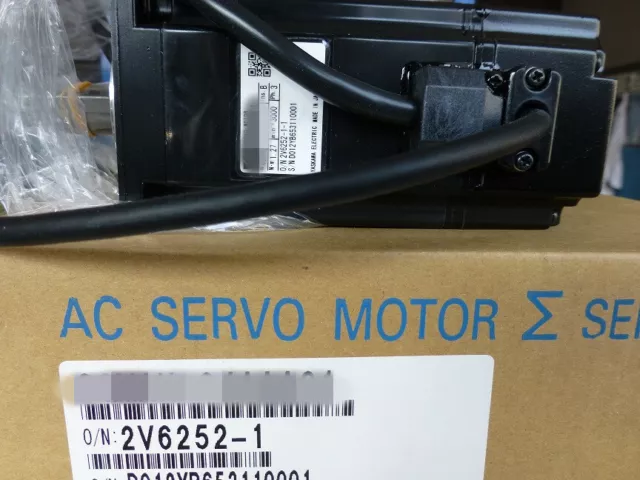 1* YASKAWA SGMAS-08A2A-FJ31 AC SERVO MOTOR SGMAS08A2AFJ31 New Expedited Shipping