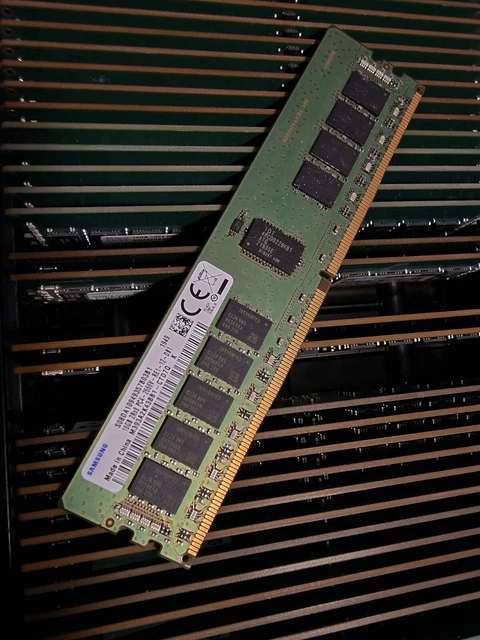 1x 16GB  Samsung  M393A2K43BB1 DDR4 2666v  Arbeitsspeicher RAM ECC SDRAM