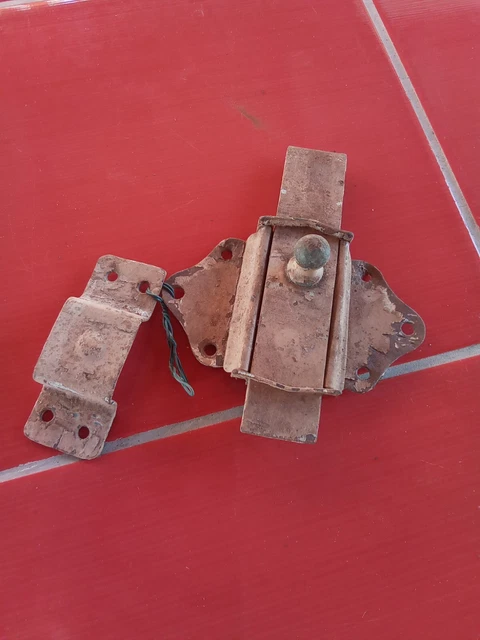 Antico Chiusino-Catenaccio In Ferro .