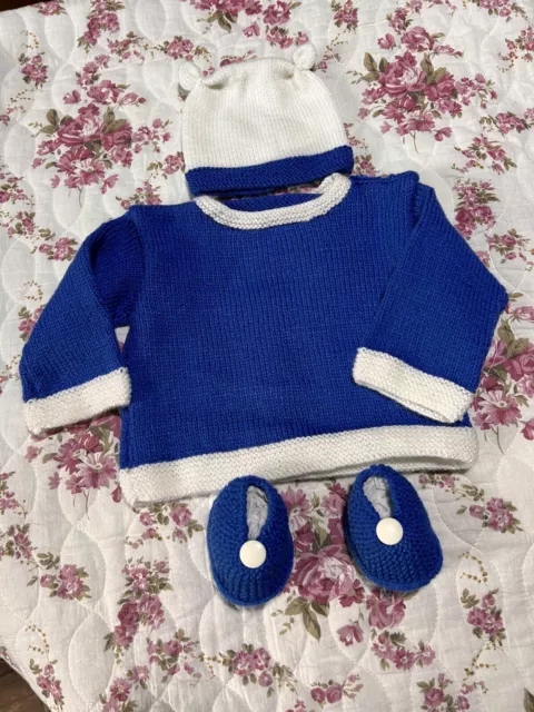 Ensemble bébé bleu et blanc 3 mois Brassière, bonnet, chaussons Fait main