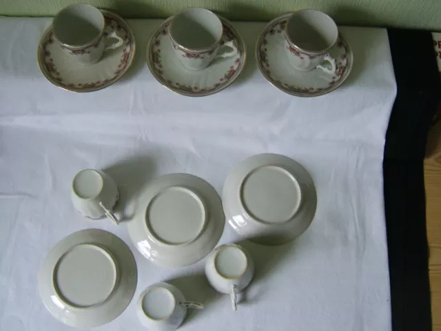 Lot De 6 Anciennes Tasses+Soucoupes- Faïence  Blanche-Decor Frise/Petites Roses 2