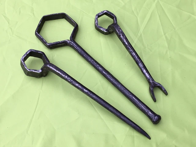 Lot N°1   Ancien Outil  Lot De 3 Cles De Charron En Fer Forgé