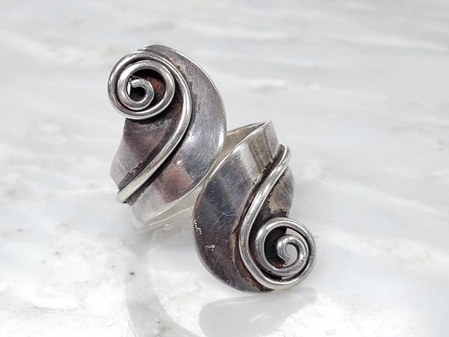 Taxco Sterling Silver Swirl Ring Sz 9 ~ 8.1 g ~ 12-I1084