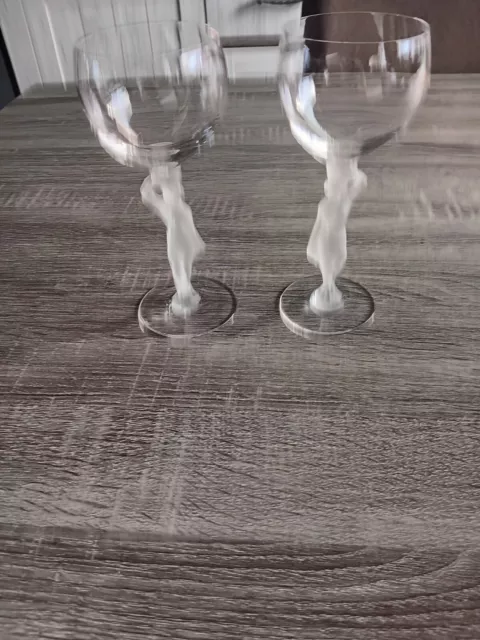 2 verres à vin blanc en cristal de Bayel modèle Bacchus et Vénus 17 cm