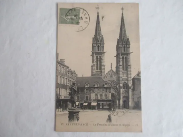 CPA - La-Ferte-Macé (Orne) (61) - La fontaine de Diane, et l'église