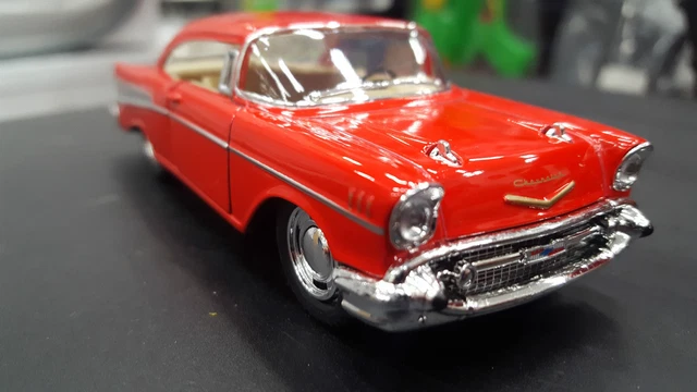 Miniature American muscle CHEVROLET BEL AIR CONVERTIBLE 1957 VERT