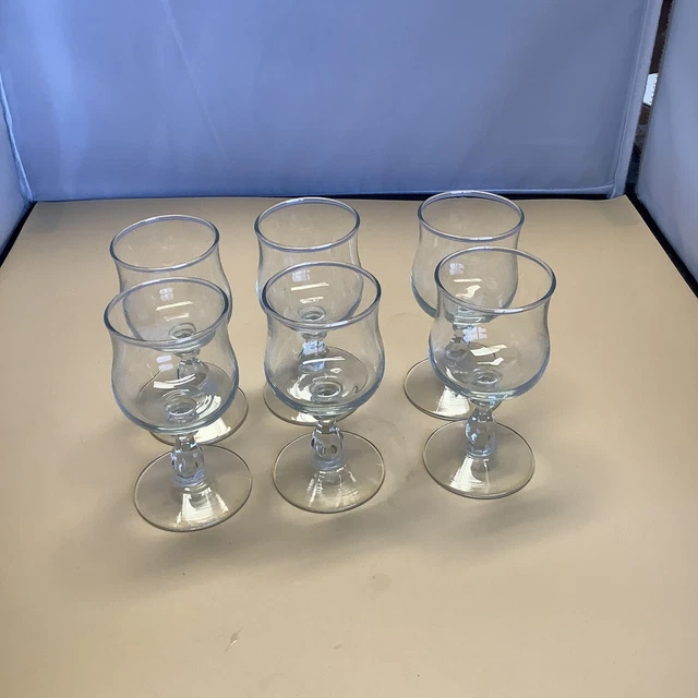 Lot 34 Verres Anciens – Verres à Liqueur Et Petits Verres – Design XXème